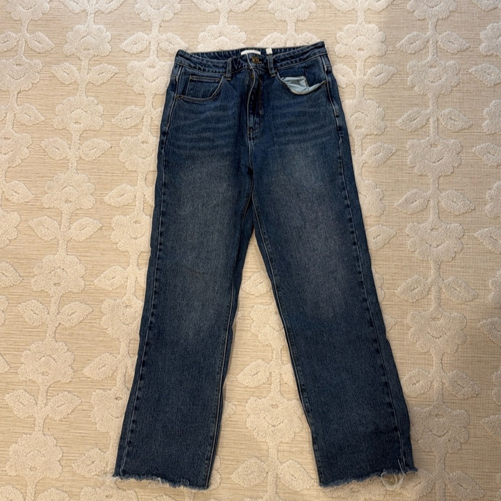 A loves a jeans